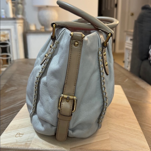 MCM Cream Leather Shoulder Bag With Whip Stiching - Picture 4 of 14